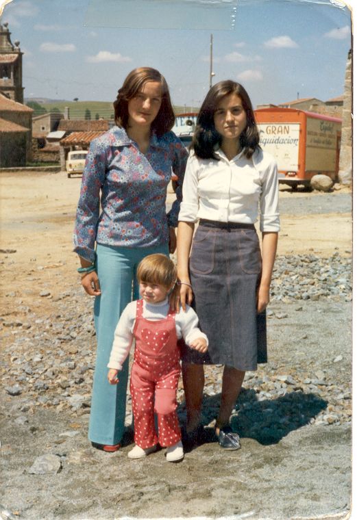 Adelina, Mª Luisa y Gema de peque