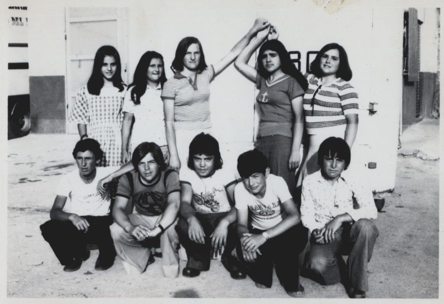 Maria Luisa, Paquita, Adelina, Sofi y Rosa Mari<br>Rafa, Joaquin, Vicente, Carlos y Carlos